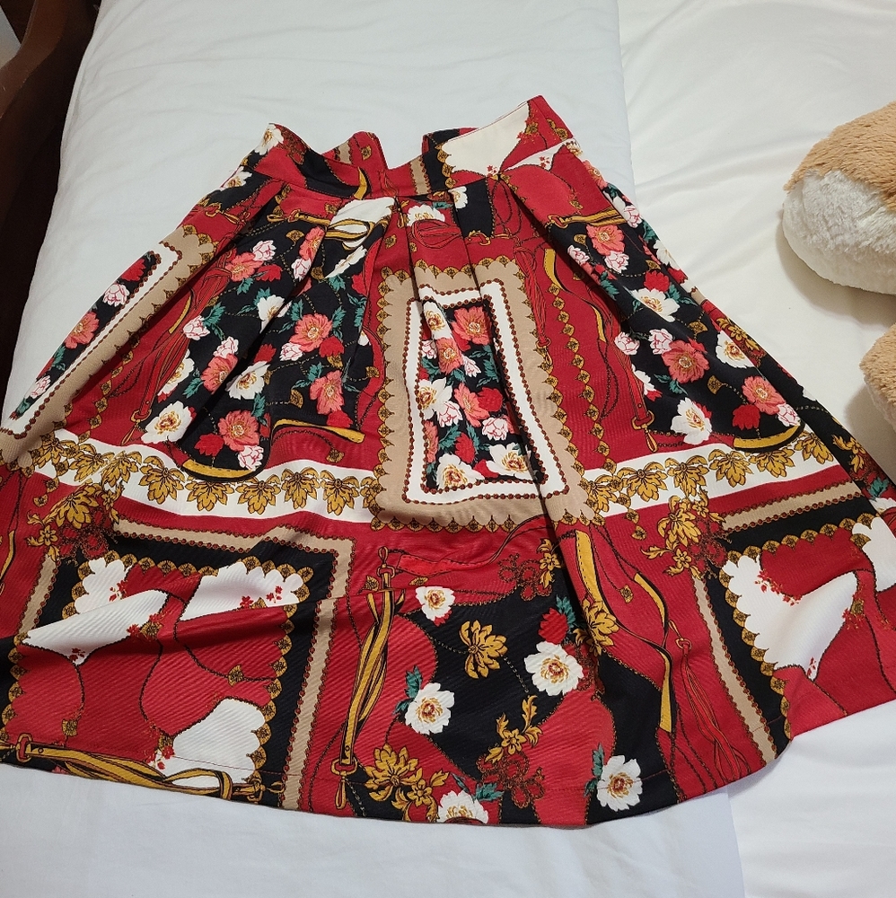 High waist circle skirt with pockets.